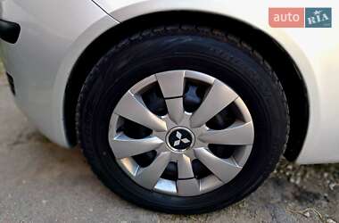 Хэтчбек Mitsubishi Colt 2006 в 