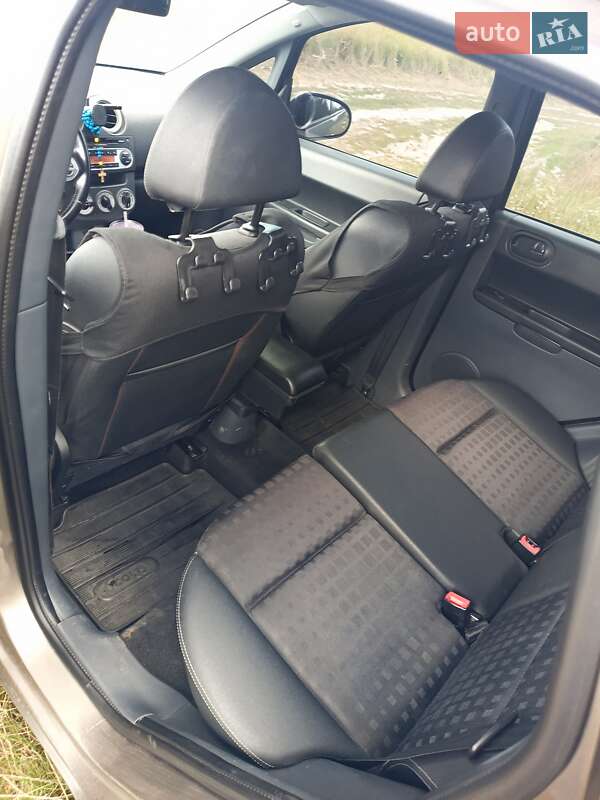 Хэтчбек Mitsubishi Colt 2009 в Тарасовке