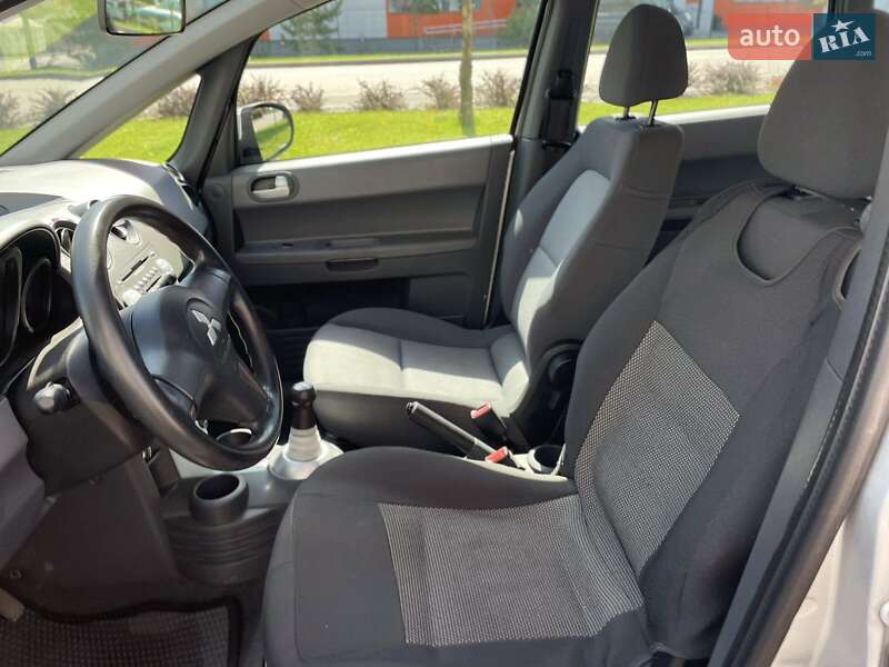 Хэтчбек Mitsubishi Colt 2006 в Днепре