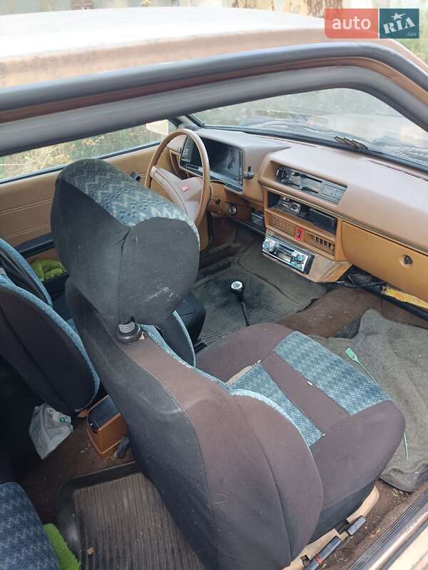 Хетчбек Mitsubishi Colt 1980 в Кам'янському