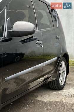 Хэтчбек Mitsubishi Colt 2006 в 