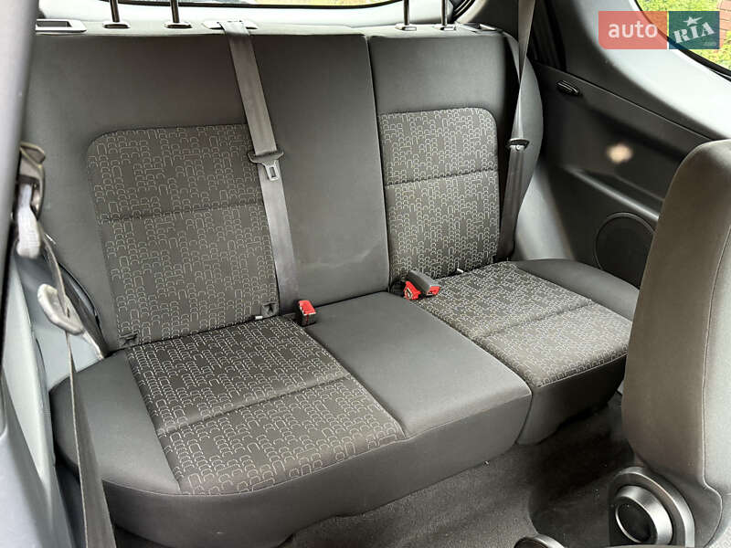 Хэтчбек Mitsubishi Colt 2012 в Черновцах