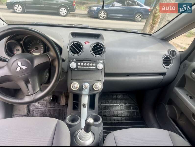 Хетчбек Mitsubishi Colt 2005 в Дніпрі