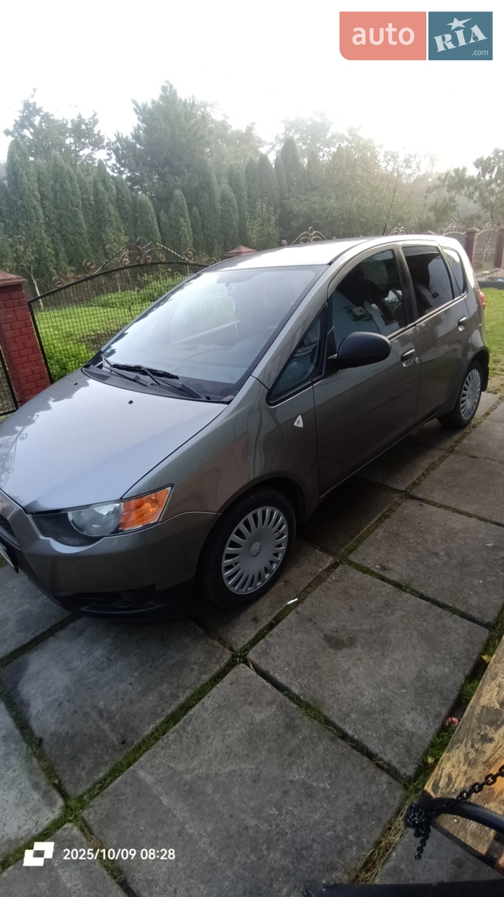 2010 Mitsubishi Colt - мініатюра 11