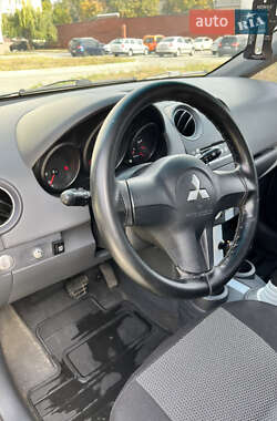 Хэтчбек Mitsubishi Colt 2005 в 