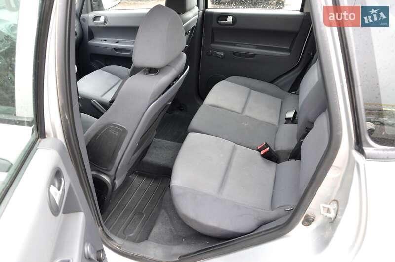 Хэтчбек Mitsubishi Colt 2004 в Львове