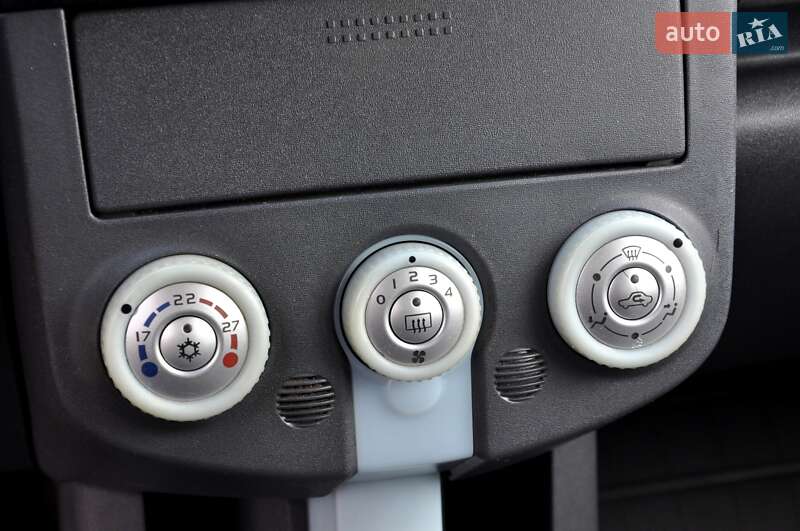 Хэтчбек Mitsubishi Colt 2004 в Львове