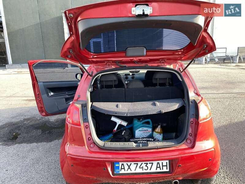 Хэтчбек Mitsubishi Colt 2008 в Новой Водолаге фото 6 Хэтчбек Mitsubishi Colt 2008 в Новой Водолаге