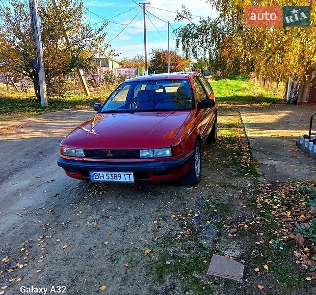 Хэтчбек Mitsubishi Colt 1989 в Белгороде-Днестровском