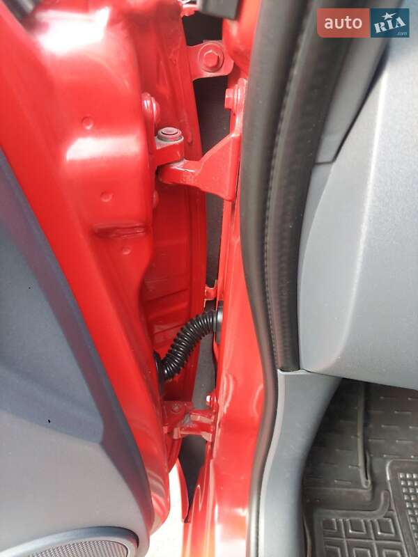 Хэтчбек Mitsubishi Colt 2008 в Кременчуге фото 2 Хэтчбек Mitsubishi Colt 2008 в Кременчуге