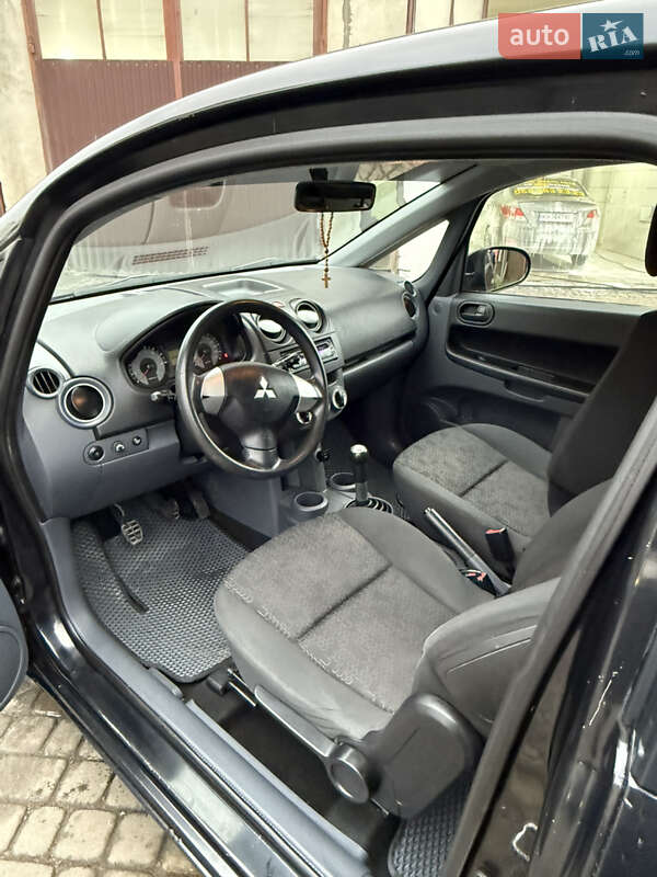 Хэтчбек Mitsubishi Colt 2010 в Львове