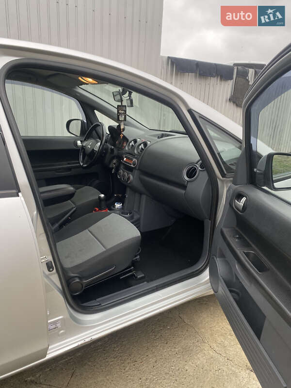 Хетчбек Mitsubishi Colt 2009 в Чернівцях