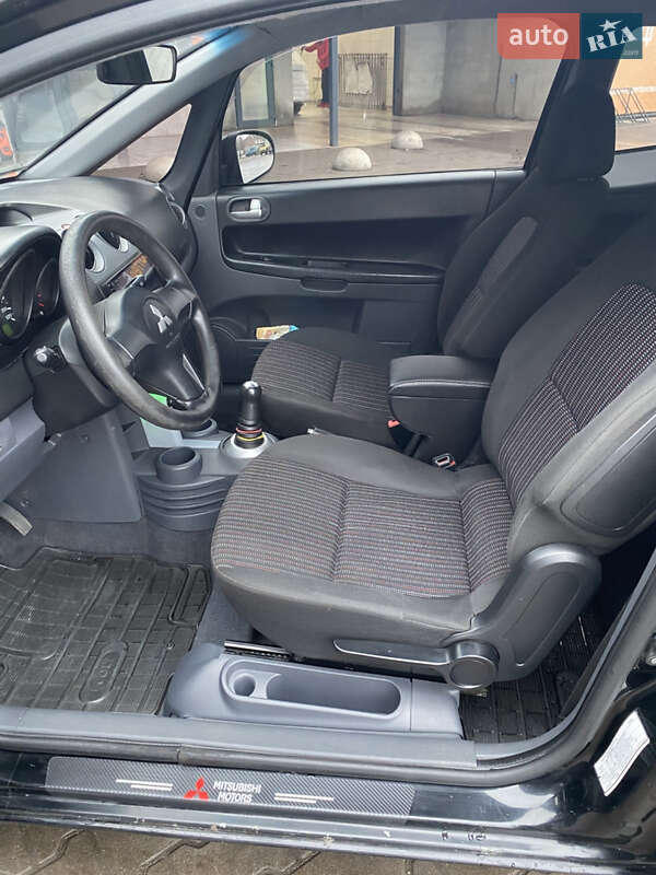 Хэтчбек Mitsubishi Colt 2005 в Первомайске