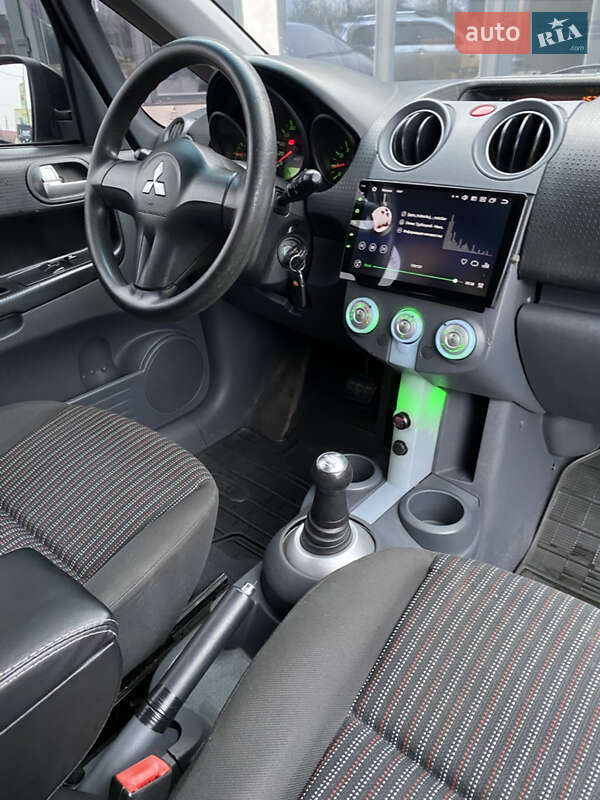 Хэтчбек Mitsubishi Colt 2005 в Первомайске