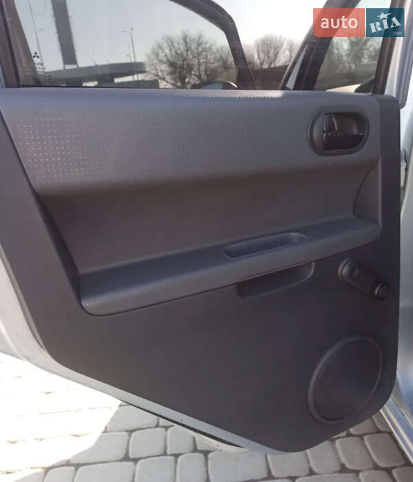 Хетчбек Mitsubishi Colt 2005 в Старокостянтинові