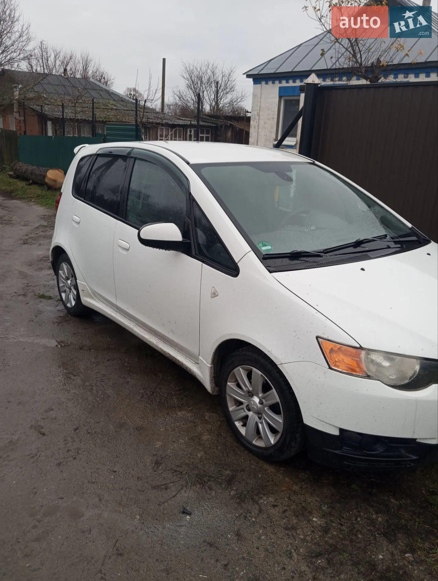2010 Mitsubishi Colt - фото 1