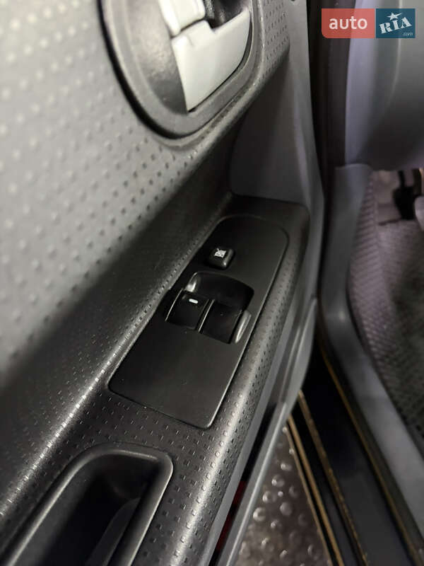 Хетчбек Mitsubishi Colt 2009 в Києві фото 17 Хетчбек Mitsubishi Colt 2009 в Києві