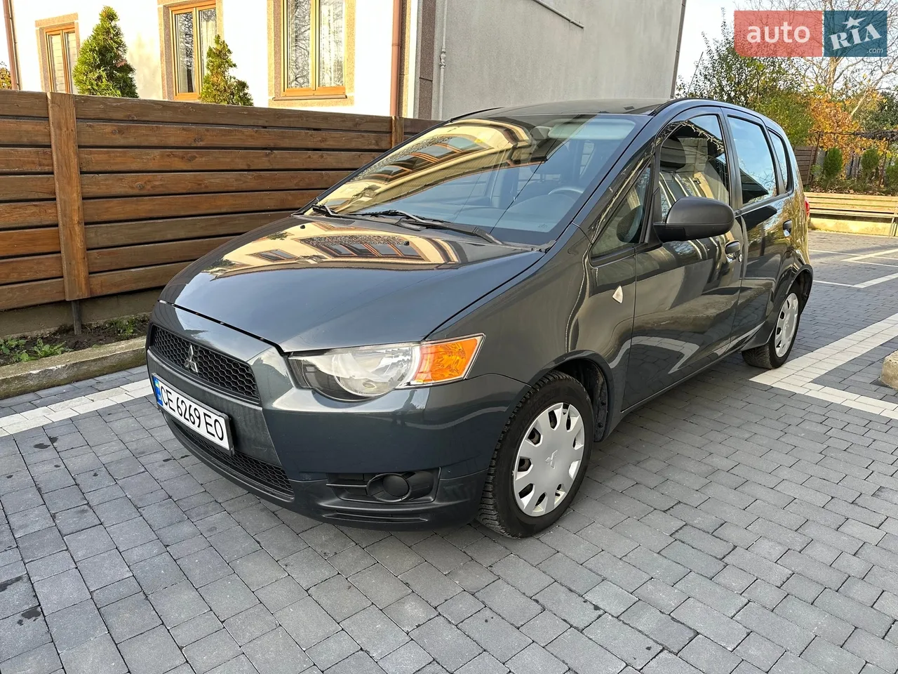 2010 Mitsubishi Colt - мініатюра 16