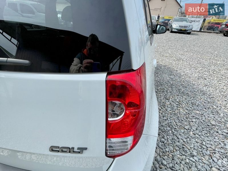 Хэтчбек Mitsubishi Colt 2012 в Черновцах