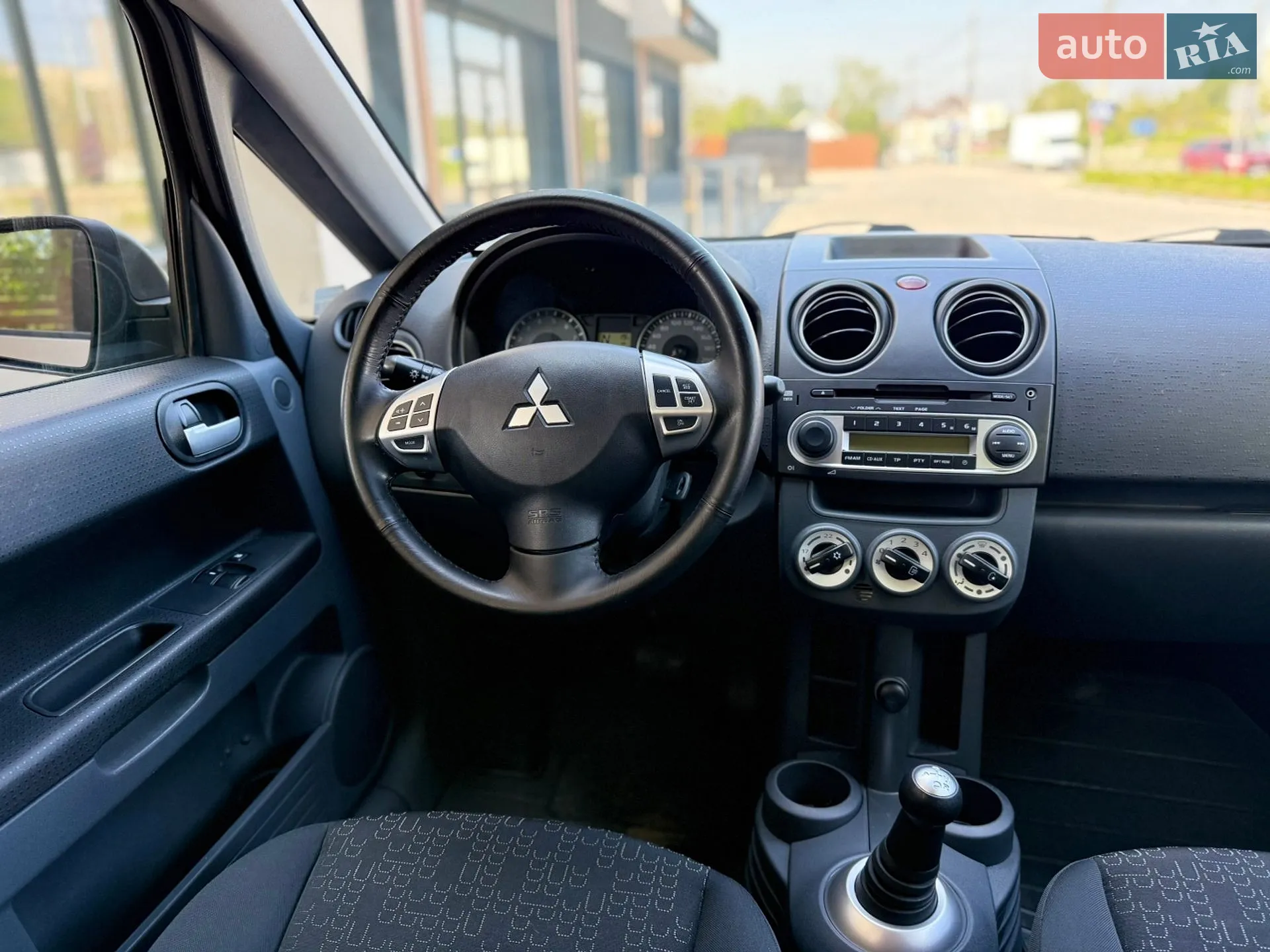 2011 Mitsubishi Colt - мініатюра 12
