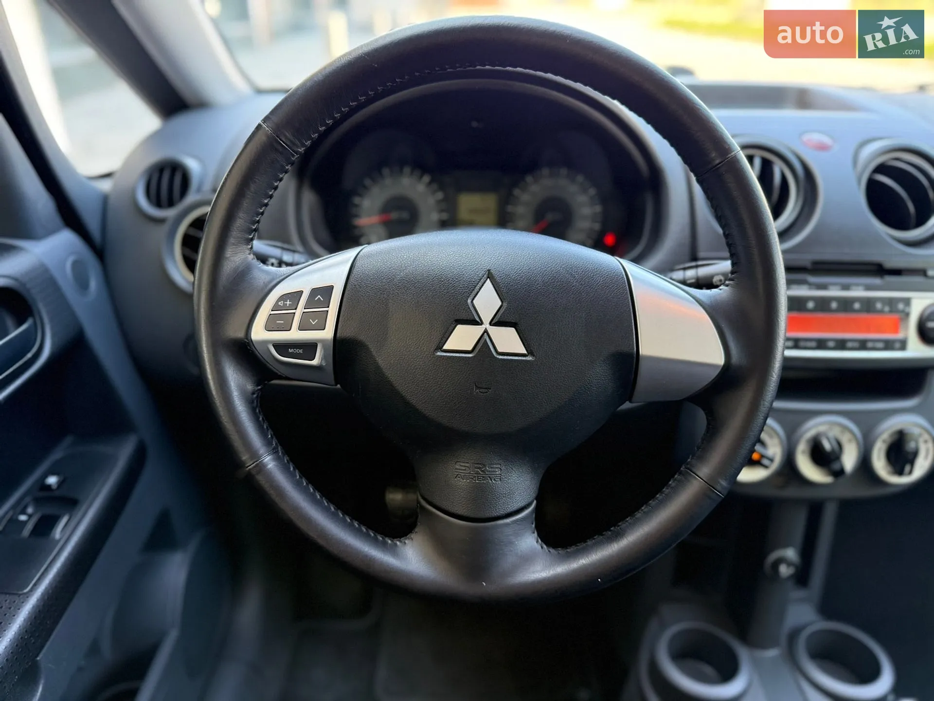 2010 Mitsubishi Colt - мініатюра 17