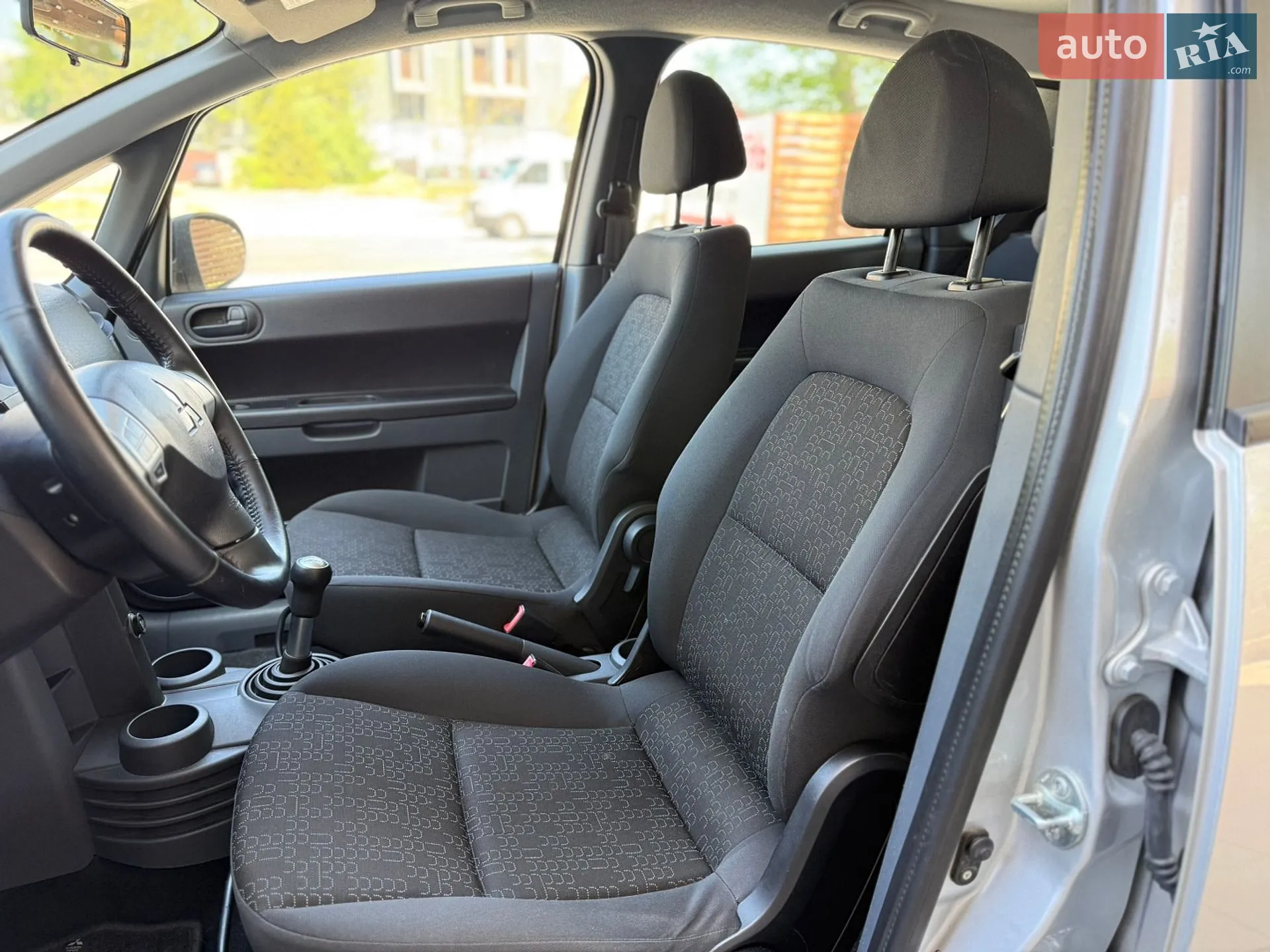 2010 Mitsubishi Colt - мініатюра 20
