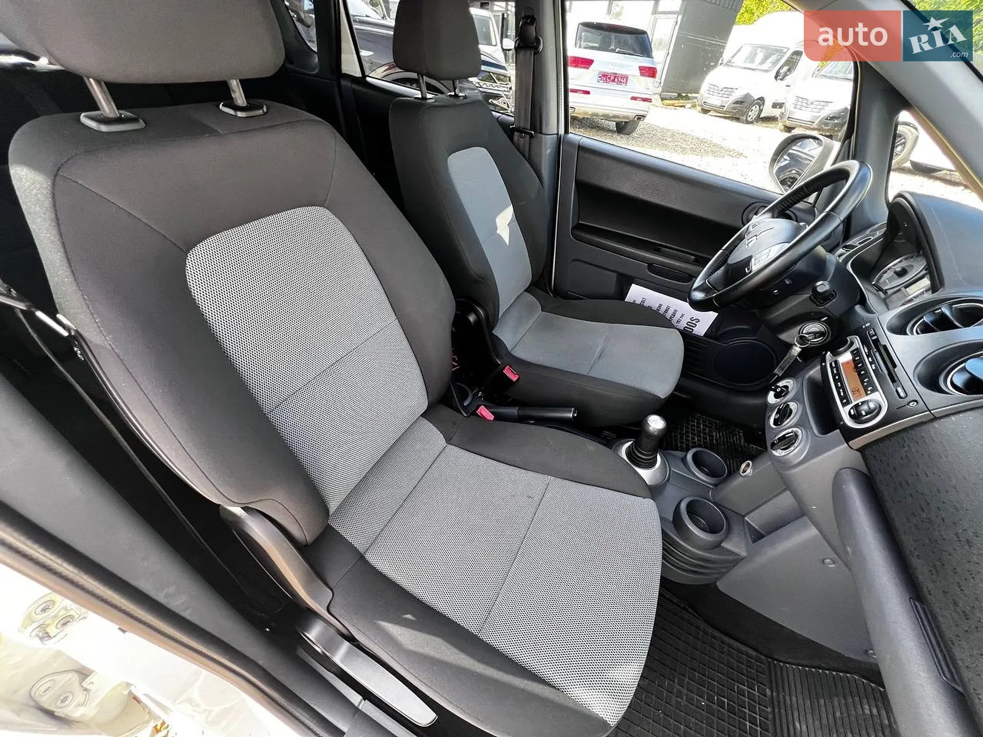 2012 Mitsubishi Colt - мініатюра 44