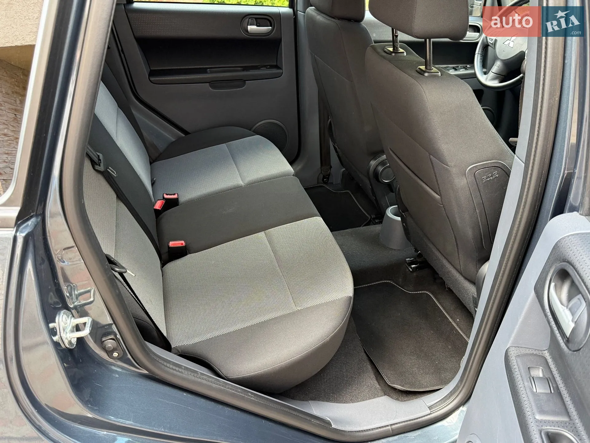 2012 Mitsubishi Colt - мініатюра 29