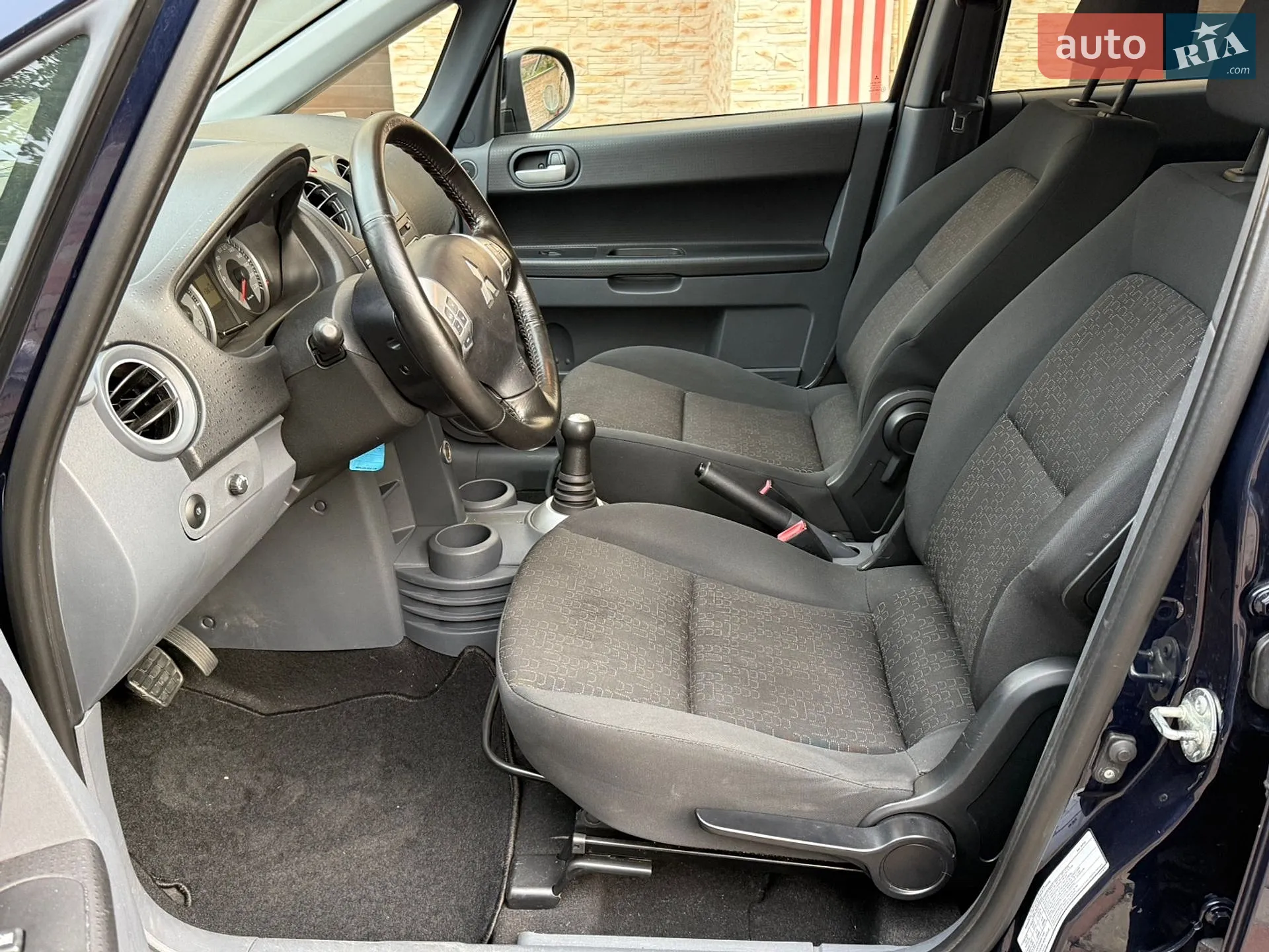 2011 Mitsubishi Colt - мініатюра 14