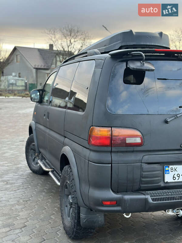 Минивэн Mitsubishi Delica 2001 в Ровно