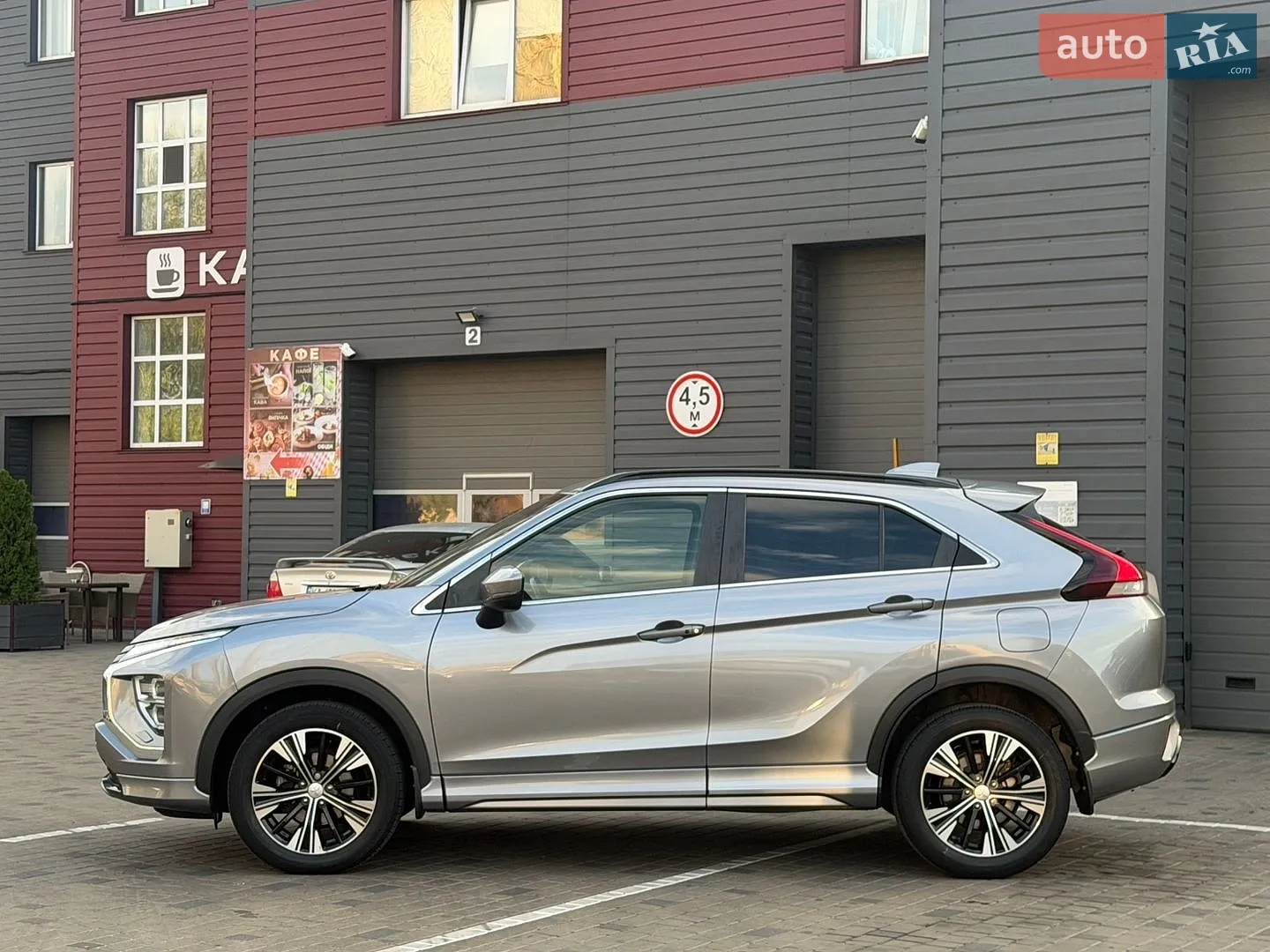 2022 Mitsubishi Eclipse Cross - мініатюра 12