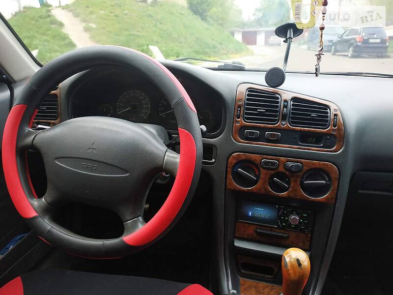 Седан Mitsubishi Galant 1995 в Львові