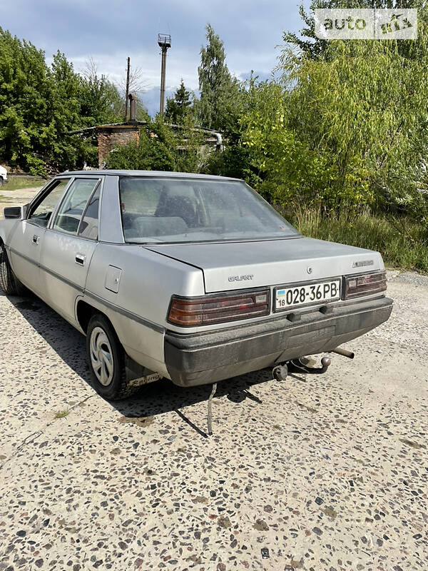 Седан Mitsubishi Galant 1988 в Вараше
