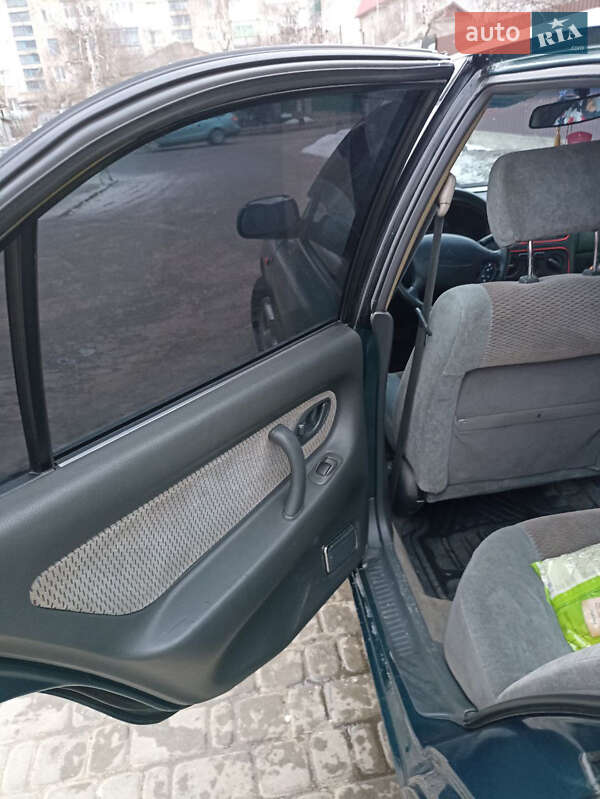 Седан Mitsubishi Galant 1996 в Первомайске