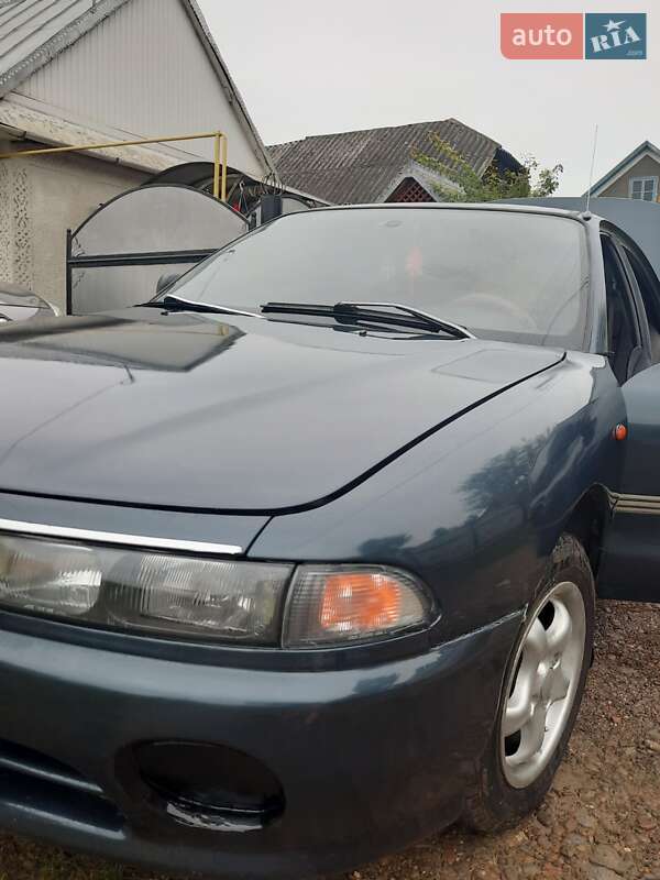 Седан Mitsubishi Galant 1994 в Черновцах