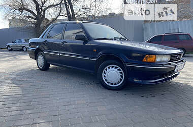 Седан Mitsubishi Galant 1989 в Николаеве