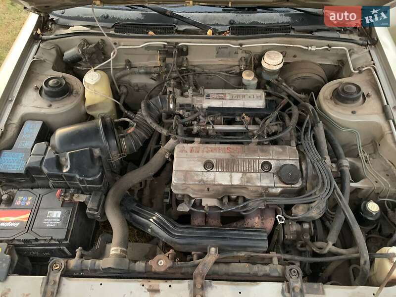 Седан Mitsubishi Galant 1988 в Жовтих Водах