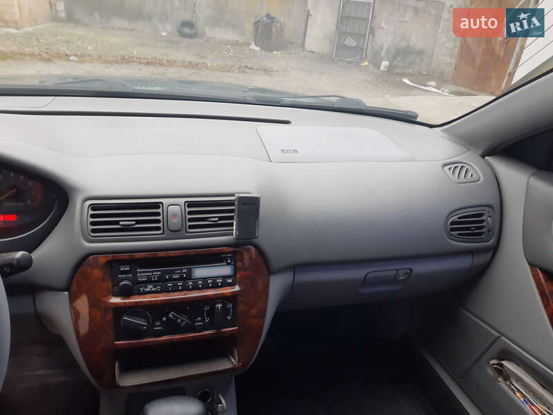 Седан Mitsubishi Galant 1999 в Києві