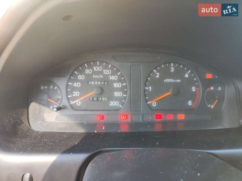 Седан Mitsubishi Galant 2000 в Киеве