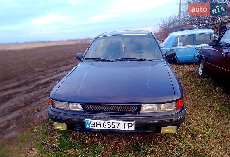 Седан Mitsubishi Galant 1988 в Овидиополе