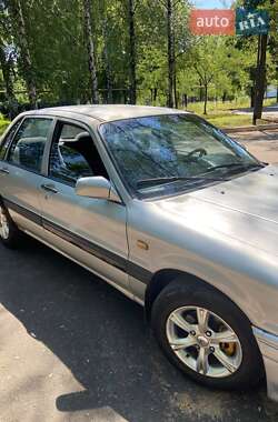 Седан Mitsubishi Galant 1992 в Киеве