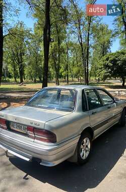 Седан Mitsubishi Galant 1992 в Киеве