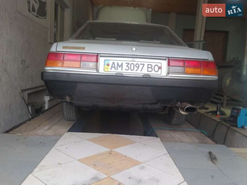 Седан Mitsubishi Galant 1981 в Барановке