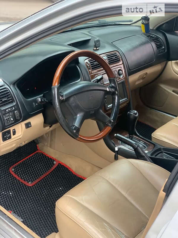 Седан Mitsubishi Galant 1998 в Львове