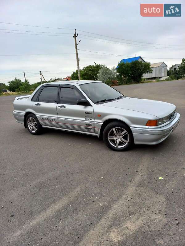 Седан Mitsubishi Galant 1990 в Черноморске