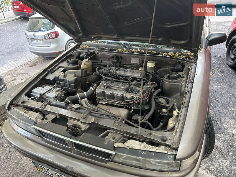 Седан Mitsubishi Galant 1992 в Львове