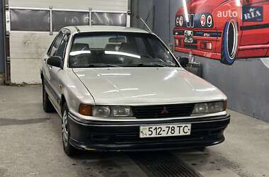 Седан Mitsubishi Galant 1989 в Луцке