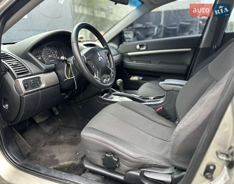 Седан Mitsubishi Galant 2009 в Львове