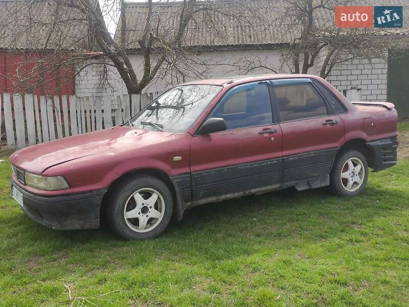 Седан Mitsubishi Galant 1988 в Броварах