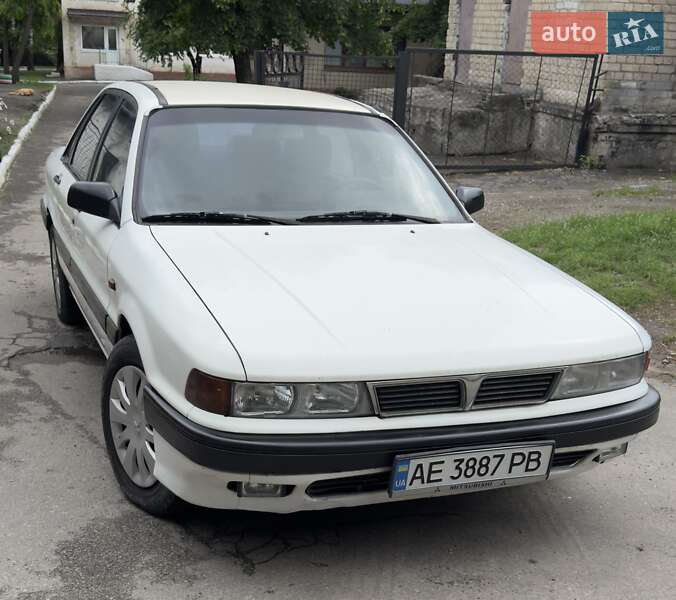 Седан Mitsubishi Galant 1988 в 